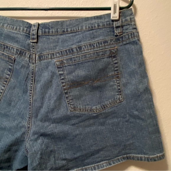 Faded Glory Shorts Women’s Size‎ 18 Denim Stretch Medium Wash - Picture 4 of 8